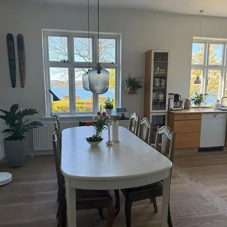 Bondegard Med Havudsigt Villa *